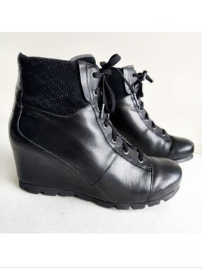 Merrell Smooth Black Leather & Suede Wedge Booties With Non-Slip Lug Tread, Sz 9